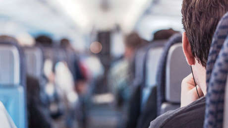 VIDEO: Expulsan a un hombre de un avión porque su hija tenía miedo a volar