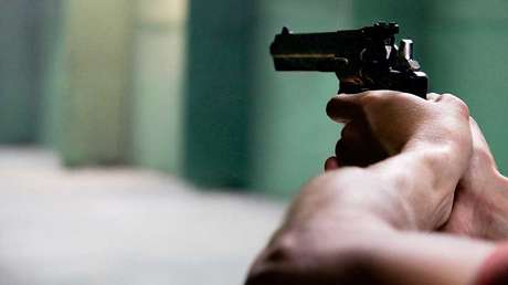 VIDEOS: Un joven afroestadounidense es asesinado a tiros por la Policía en su propio patio trasero