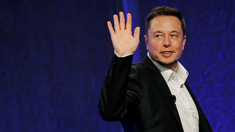 Elon Musk elimina las páginas de Tesla y SpaceX en Facebook en respuesta a un desafío de Twitter