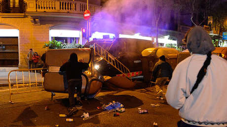 VIDEO, FOTOS: Al menos 100 heridos en las protestas en Cataluña tras la detención de Puigdemont