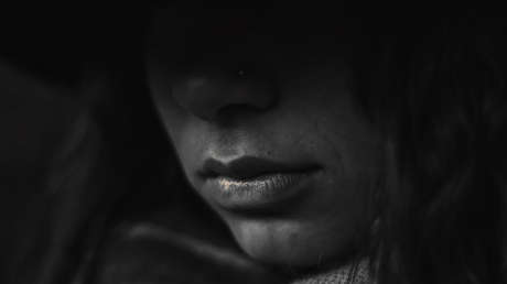 "Pude haber muerto": Mujer maltratada por un futbolista francés relata la historia de su infierno