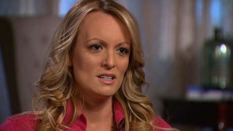 Stormy Daniels demanda al abogado personal de Trump por difamarla