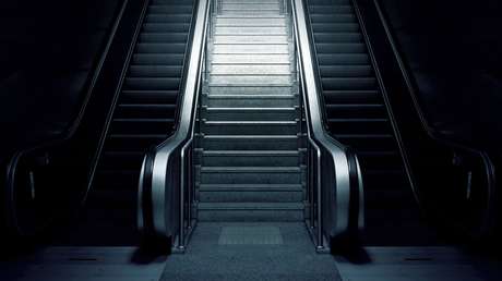 VIDEO: Una escalera mecánica 'devora' a un pasajero en el metro de Estambul