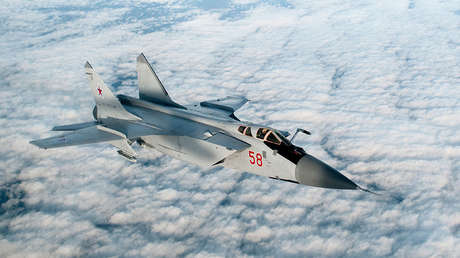 Cazas rusos realizan prácticas de ataque aéreo en el Ártico