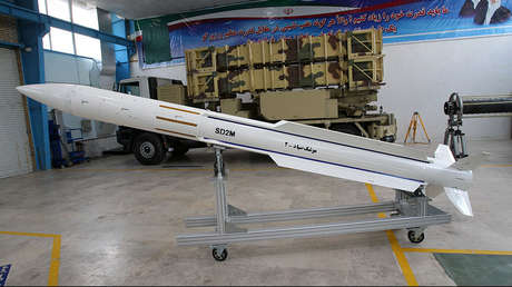 VIDEO: Rebeldes hutíes disparan misiles contra dos cazas F-16 sobre Yemen