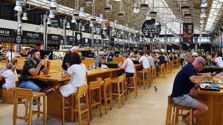 Los científicos revelan por qué es peligroso comer en bares y restaurantes