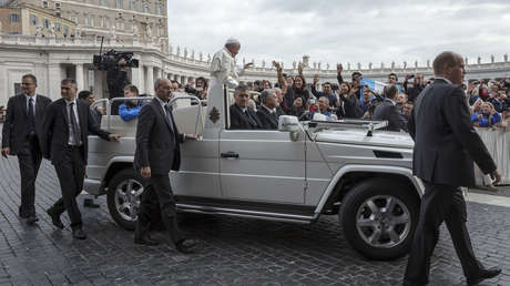 "Beso del hombre de blanco": El papa cumple el sueño del menor discapacitado que se curó de cáncer 