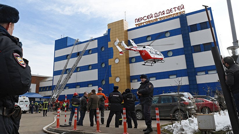 VIDEOS: Incendio en un centro comercial de Moscú 