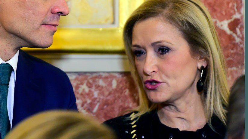 El máster de la presidenta de Madrid llega a la Fiscalía: Una profesora niega haber firmado el acta