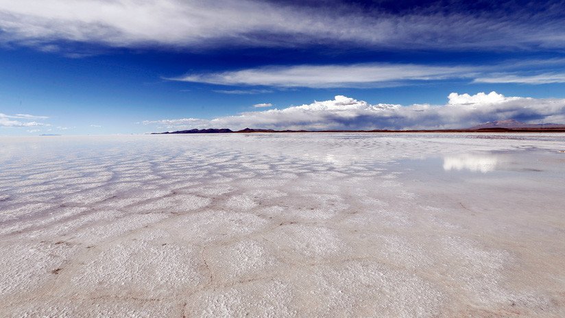 Bolivia ingresa en el mercado internacional de fabricación de baterías de litio