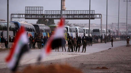Comienza la evacuación de rebeldes sirios de la última localidad insurgente en Guta Oriental