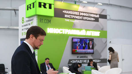 Redactora jefa adjunta de RT: EE.UU. aplica "decisiones empresariales especiales" contra RT