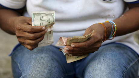 Árboles 'de dinero' hacen saltar a la gente en dos urbes colombianas (VIDEO, FOTOS)