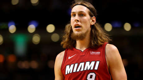 Un jugador de baloncesto se embolsa un millón de dólares por 2 minutos de juego