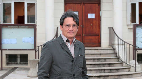 Un alcalde francés borracho amenaza a unos vagabundos con una katana