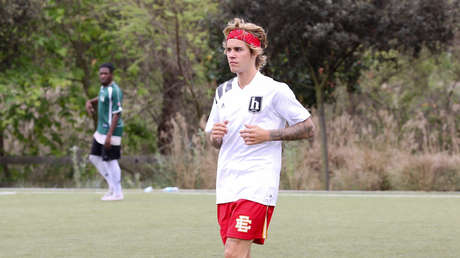 VIDEO, FOTOS: Justin Bieber reacciona con furia contra un fan argentino que lo quiere fotografiar