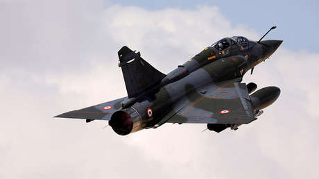 "Escuchamos un gran impacto": Una bomba inerte cae de un avión por accidente en Francia