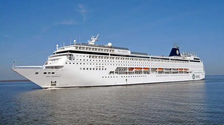 VIDEO: Un enorme crucero embiste un muelle en el Caribe