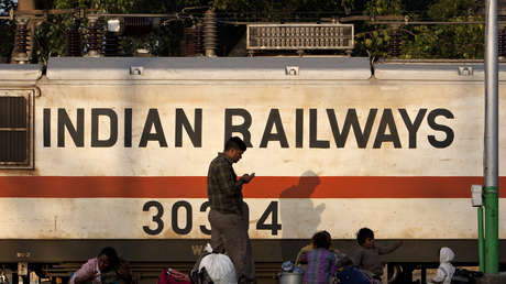 FUERTE VIDEO: Un hombre estalla en llamas al electrocutarse sobre un tren