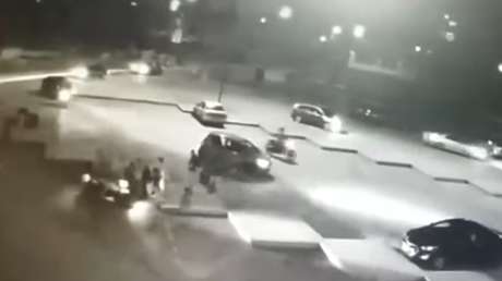 VIDEO: Un 'tsunami' de atracadores roba a toda una cuadra en Perú