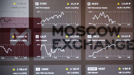 Caen las acciones del mayor fabricante ruso de aluminio antes de recuperarse en la bolsa de Moscú