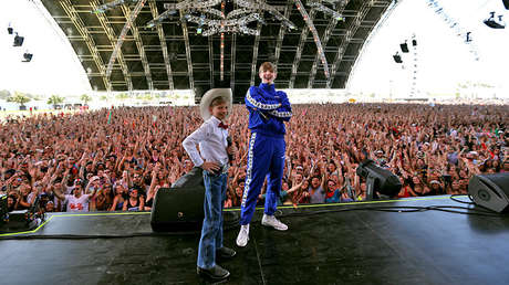 VIDEO: Canta una canción de 1949 y se hace famoso de la noche a la mañana