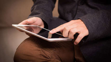 VIDEO: Diputado ruso pisotea su iPad en respuesta a las sanciones de EE.UU.