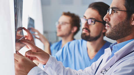 Descubren un tratamiento que prolonga la vida de los pacientes con el cáncer más mortal