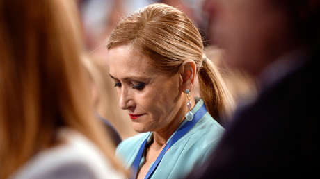 La presidenta de Madrid "renuncia" al máster y culpa a la universidad de las irregularidades