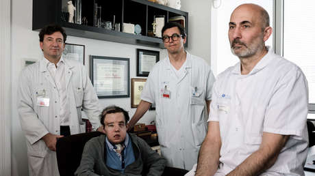 "El hombre de las tres caras" busca su "identidad" tras una nueva cirugía (FOTOS)