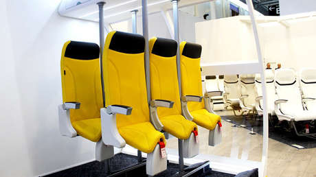 Prepárate para viajar en avión de pie (FOTOS)