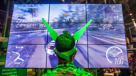 El hombre chino sin brazos ni piernas que se gana la vida con su destreza en videojuegos