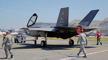 Un caza estadounidense F-35 aterriza de emergencia en Japón