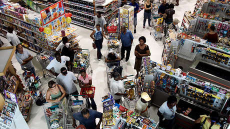 VIDEO: A mano limpia somete a un ladrón armado que intentó robar una carnicería en México