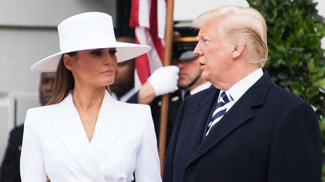 VIDEO: Melania vuelve a rechazar la mano de Trump