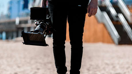 VIDEO: Periodistas españoles, agredidos mientras realizaban un reportaje sobre viviendas irregulares