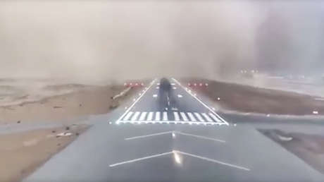 VIDEO: Aterrizaje durante una potente tormenta de arena en Arabia Saudita