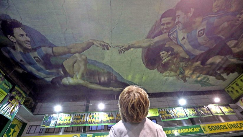 Convierten a Messi en Adán y a Maradona en Dios (VIDEO)