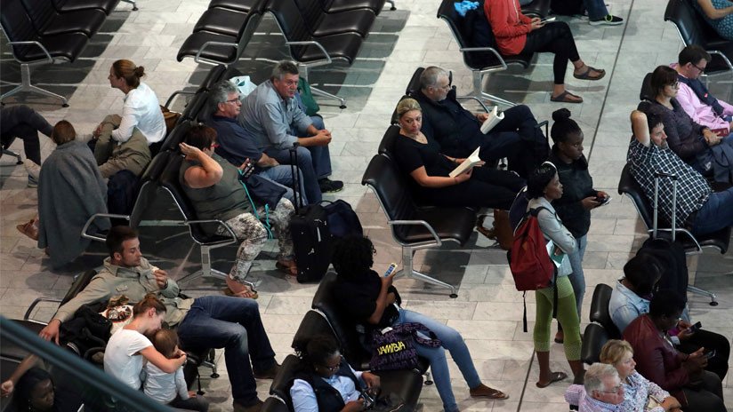 VIDEO: Una mujer protagoniza un escándalo tras descubrir al marido con su amante en un aeropuerto