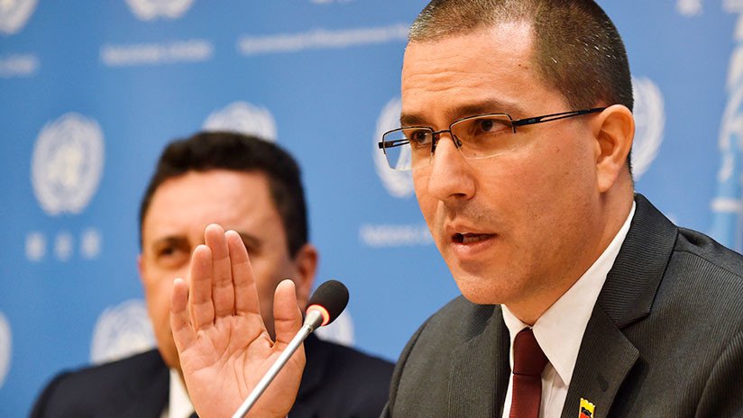 Venezuela: "Santos no debe preocuparse porque la frontera está cerrada hasta el lunes"