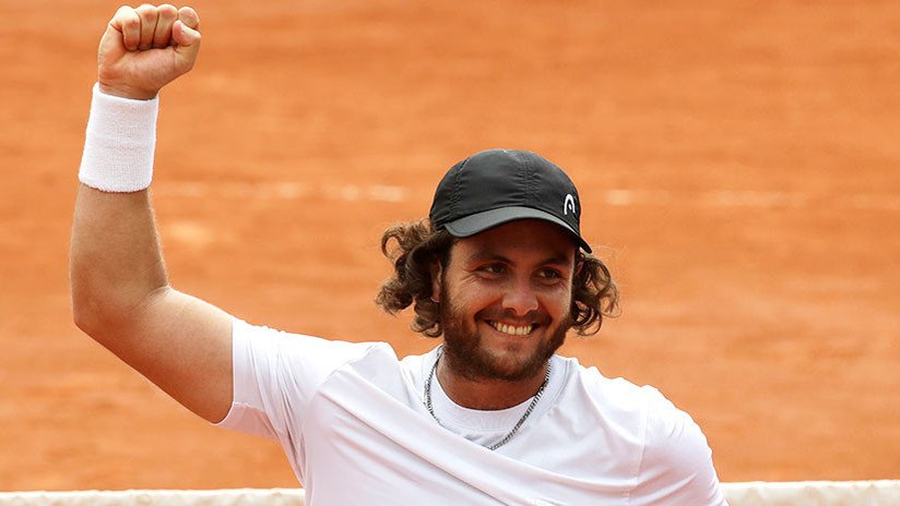 Tenista viaja diez horas en auto para participar en el Roland Garros como 'lucky loser' y gana