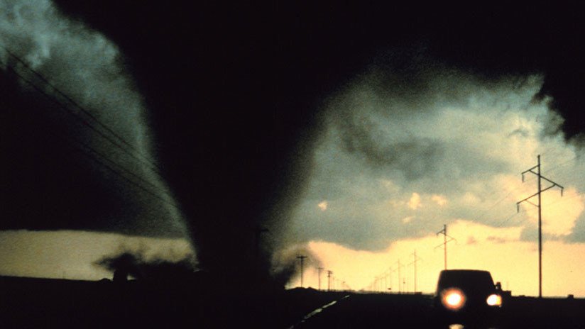 ¿Milagro celestial? Un tornado pasa sobre un monasterio ruso sin causarle ningún daño (FOTO)