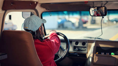 Pierde el autobús y se venga de la conductora: Llega a la siguiente parada y la golpea en la cara