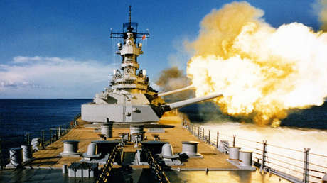 ¿Podría un acorazado clase Iowa destruir un tanque Abrams de EE.UU.?