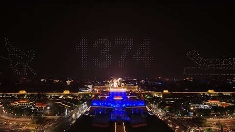 ¿La rebelión de los drones? El baile de 1.374 navecillas bate récord mundial pero con pasos caóticos