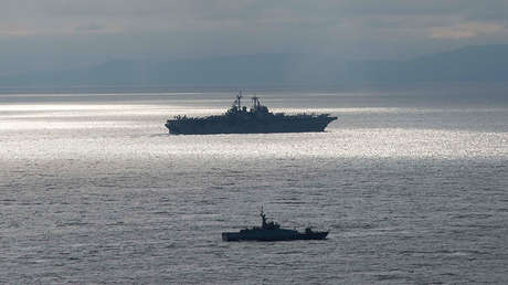 Un carguero turco choca contra un cañonero de la Marina griega