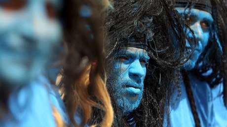 Palestinos tiñen de 'azul Avatar' su protesta en Gaza