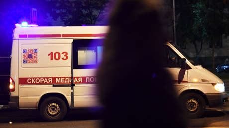 Un ruso intenta calmar a su amigo durante un altercado y lo tira del sexto piso