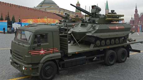 VIDEO: Así actúa en combate el robot ruso Uran-9, estrella del desfile militar del 9 de mayo