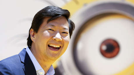 Actor de 'Resacón en Las Vegas' interrumpe una actuación para prestar asistencia médica a una mujer